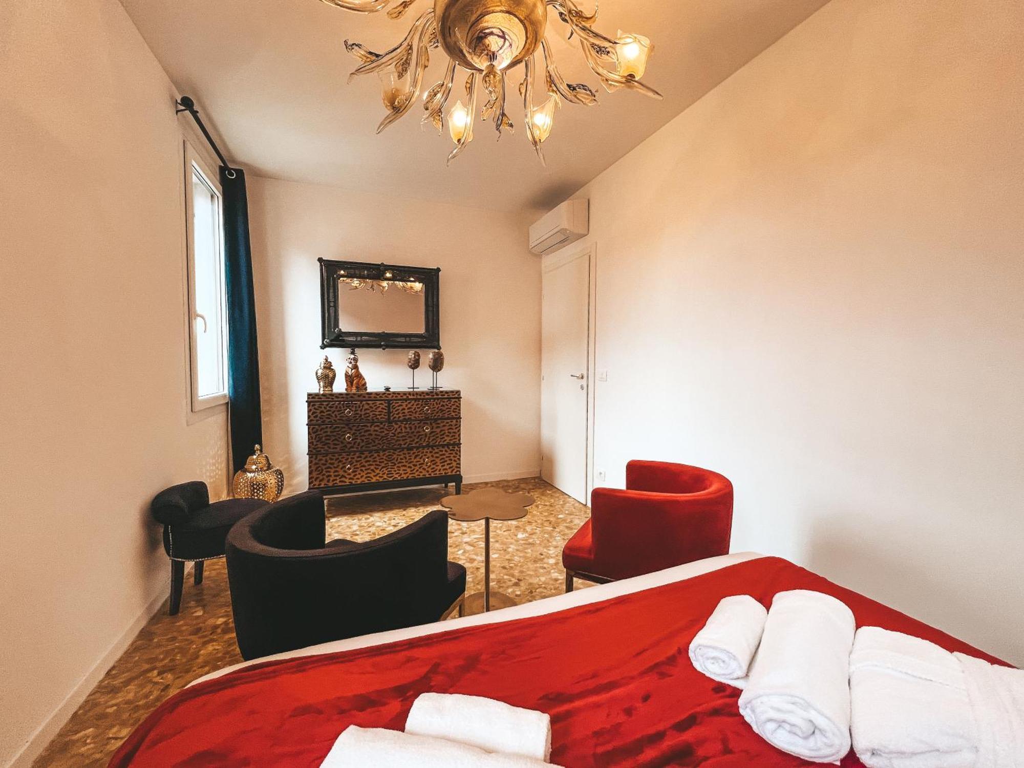 Le Luxury Lagoon *