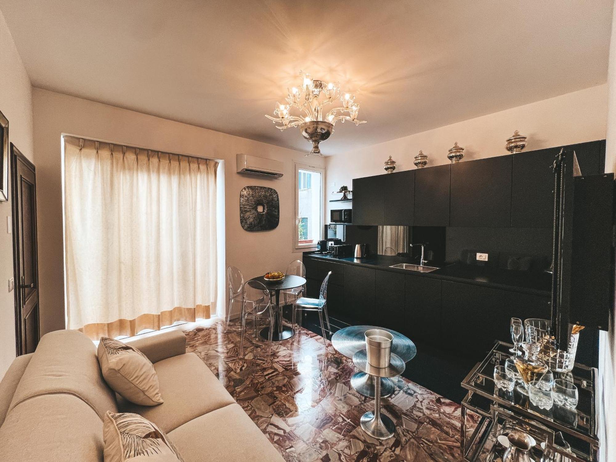 Le Luxury Lagoon Apartment